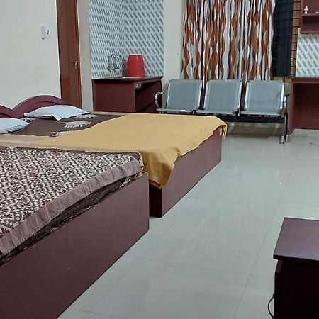 Guruvayur Adithya Exterior foto