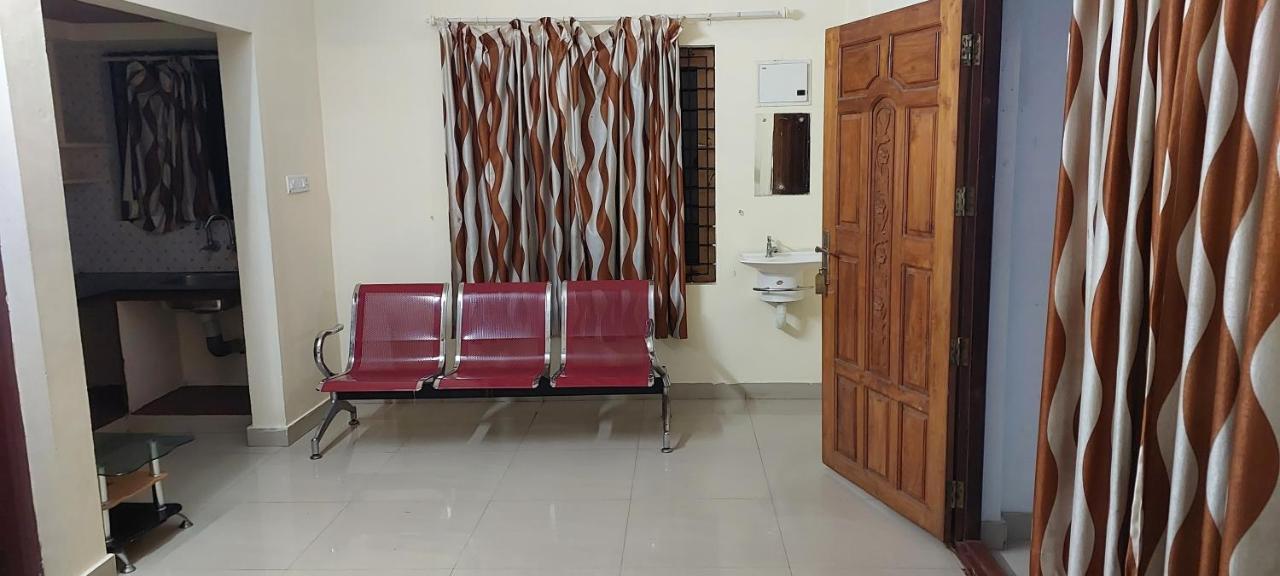 Guruvayur Adithya Exterior foto