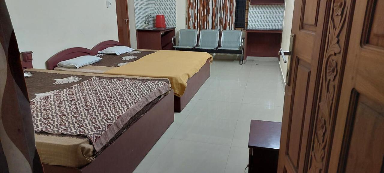 Guruvayur Adithya Exterior foto